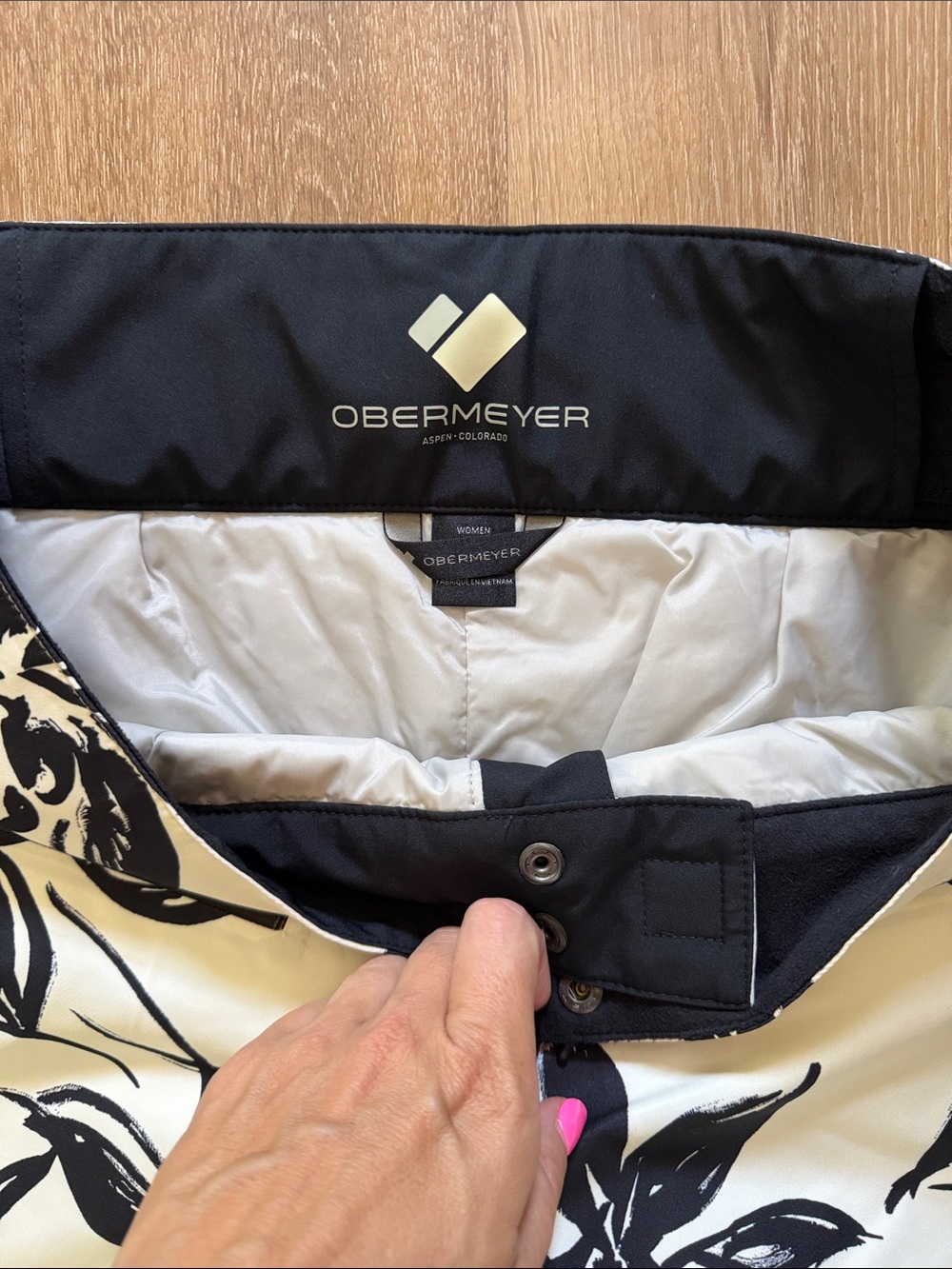 Obermeyer White Ski Pants with Black Floral Print | Size 8 - Picture 3 of 14